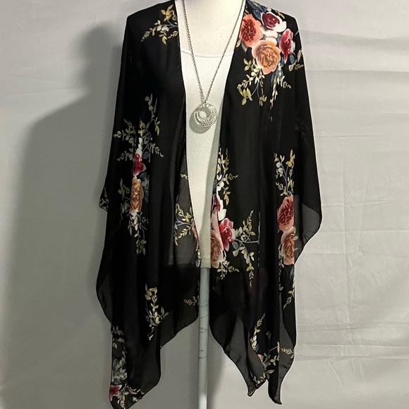 natasha Tops - Cute and stylish sheer duster for the office or brunch.